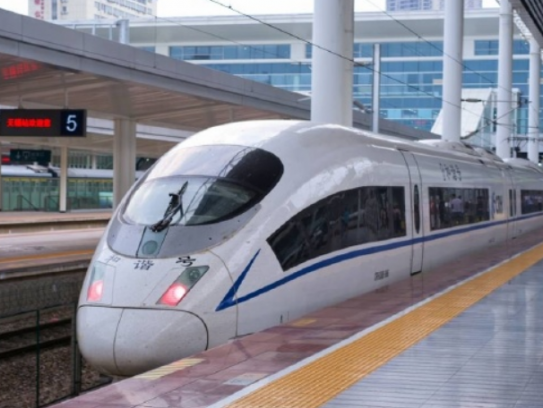 老赖是否能开私家车出行上路(老赖能否驾驶私家车出行上路)
